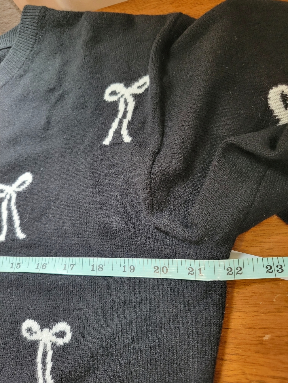 J Crew Perfect cashmere crewneck sweater in bow print CO585 Size M NWT - Picture 8 of 8